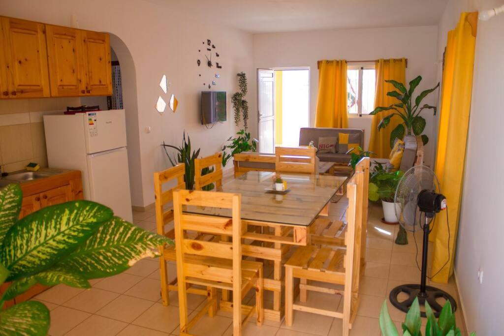 Cosy & Relax Yellow House 5Mn Walk From The Beach! Calheta Exterior photo