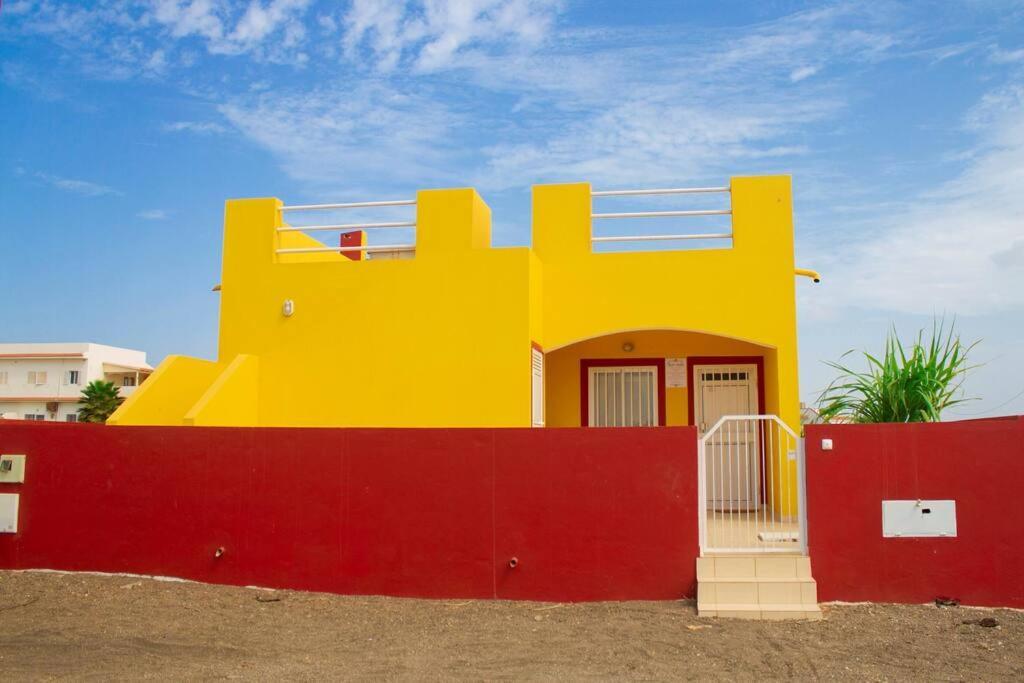 Cosy & Relax Yellow House 5Mn Walk From The Beach! Calheta Exterior photo