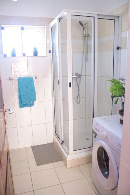 Cosy & Relax Yellow House 5Mn Walk From The Beach! Calheta Exterior photo