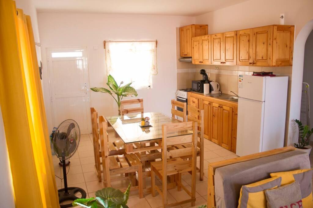 Cosy & Relax Yellow House 5Mn Walk From The Beach! Calheta Exterior photo