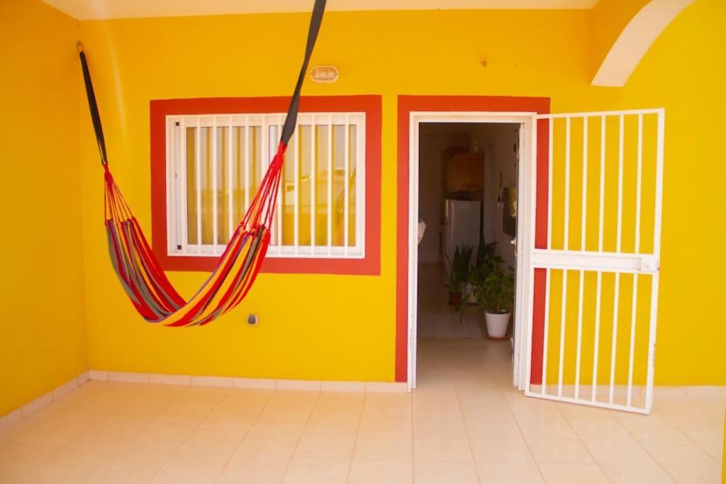 Cosy & Relax Yellow House 5Mn Walk From The Beach! Calheta Exterior photo